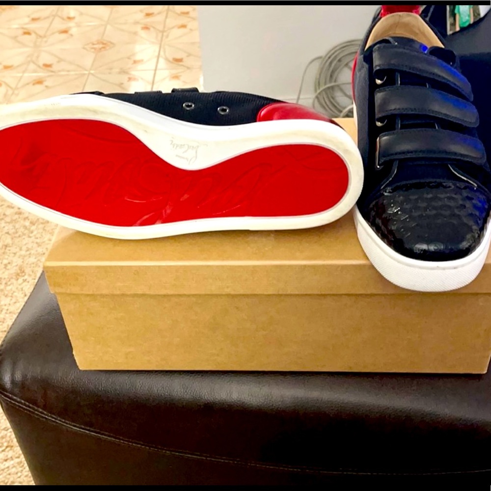 These are practically new 9/10. I’m currently cleaning my closet out…